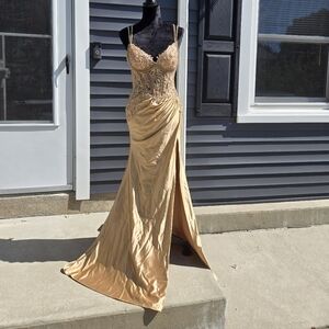LET'S Elegant Gold Evening Gown